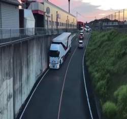 4617504 B
