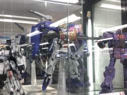 704567 B