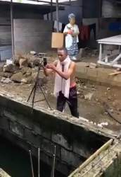 513885 B