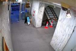 2049174 B