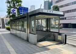 379406 B