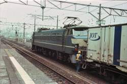 686897 B