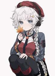 621811 B