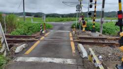 610084 B