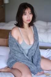 779374 B