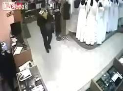 566898 B