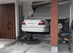 123842 B