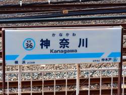 405701 B