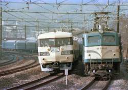 372433 B