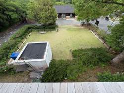 704684 B