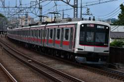 551068 B