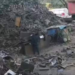 4366437 B