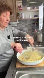 6885768 B